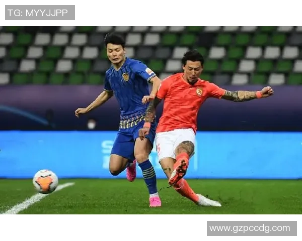 中超决赛恒大与苏宁激战正酣谁能夺得冠军荣耀的巅峰对决